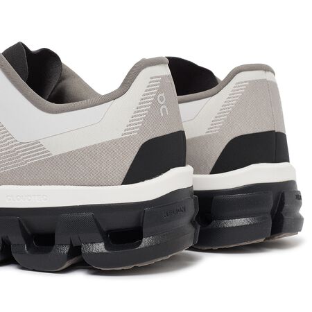ON Cloudflow 4 Distance, 3MD30340462, white/black at solebox